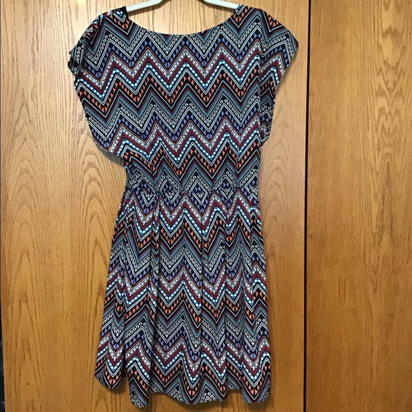 Patterned fit and flare dress - Picture 2 of 4